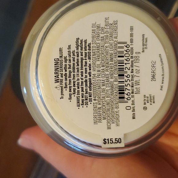 White Barn Sun Drenched Linen Candle - Picture 4 of 4